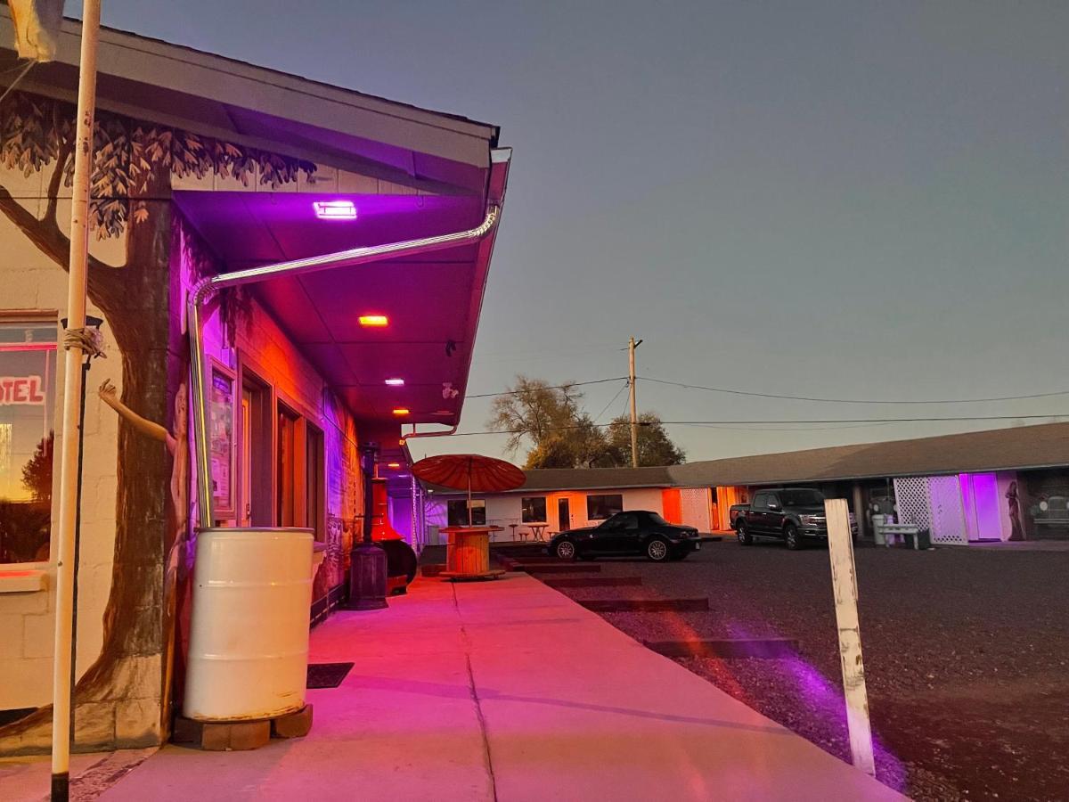 The Aztec Motel & Creative Space Seligman Exterior foto