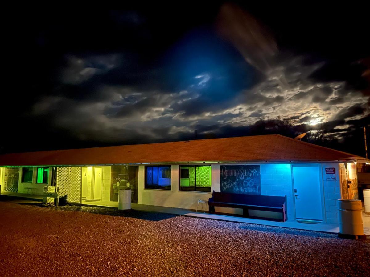 The Aztec Motel & Creative Space Seligman Exterior foto