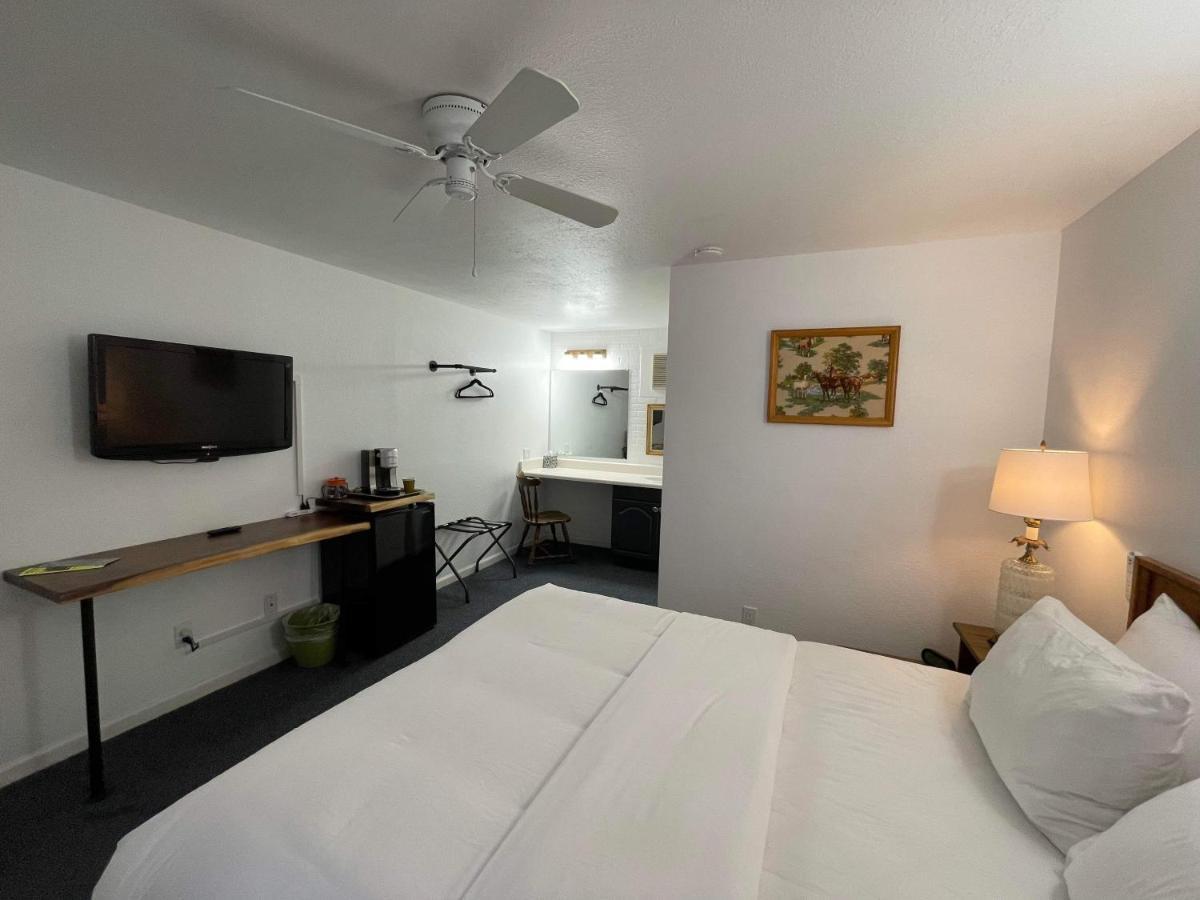 The Aztec Motel & Creative Space Seligman Exterior foto