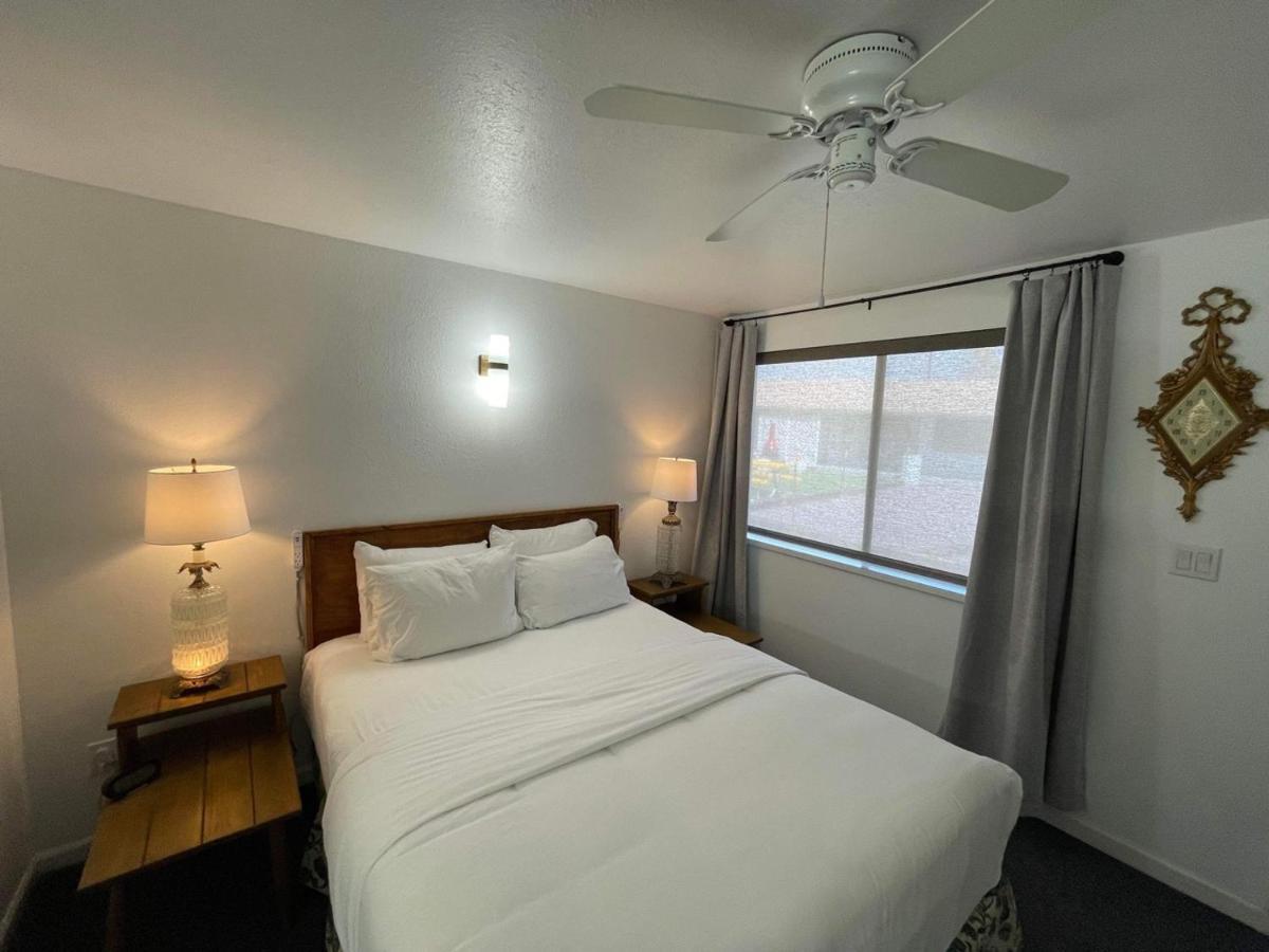 The Aztec Motel & Creative Space Seligman Exterior foto
