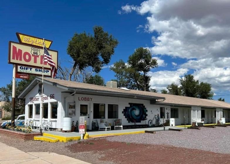 The Aztec Motel & Creative Space Seligman Exterior foto