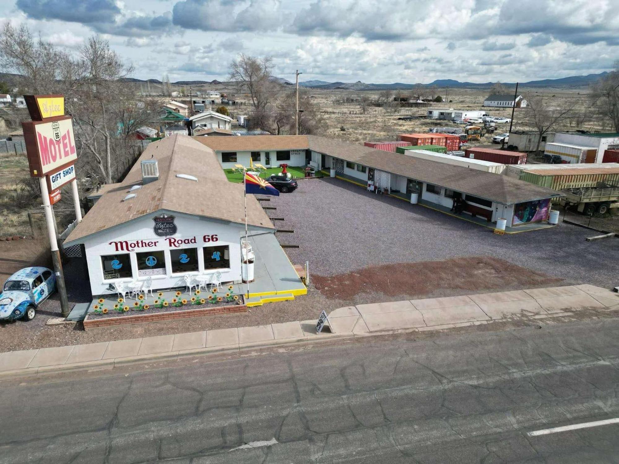 The Aztec Motel & Creative Space Seligman Exterior foto