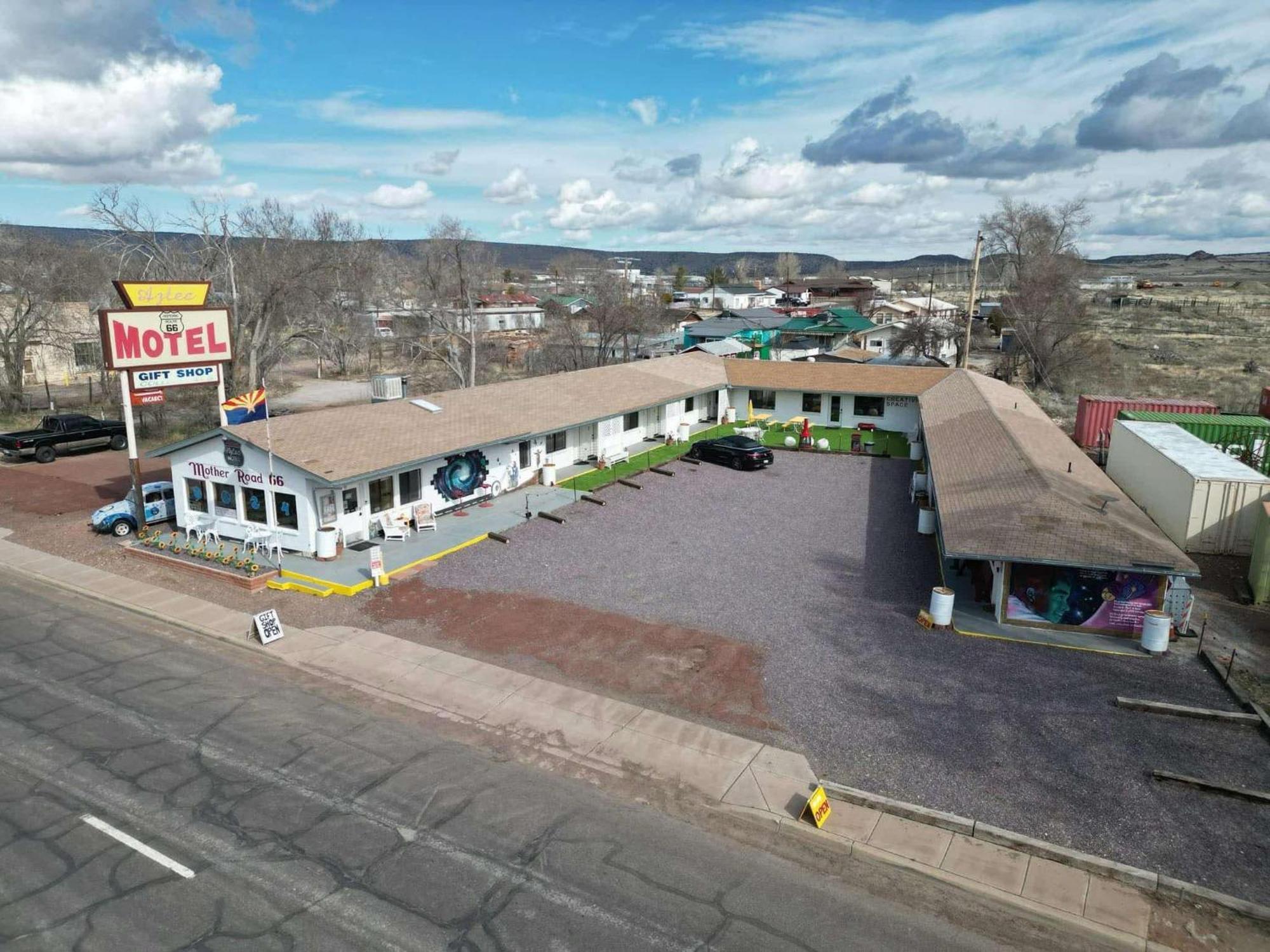The Aztec Motel & Creative Space Seligman Exterior foto