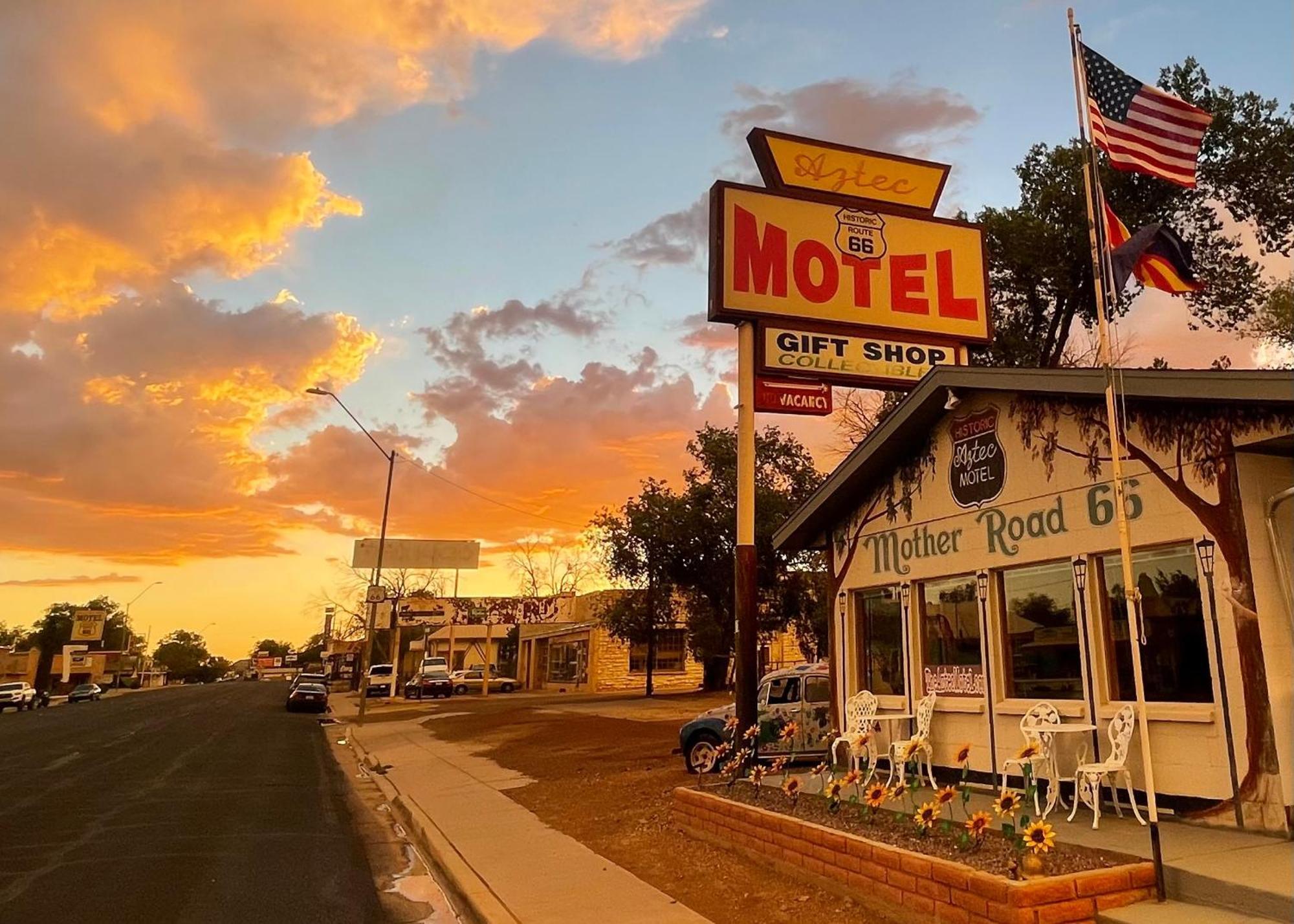 The Aztec Motel & Creative Space Seligman Exterior foto
