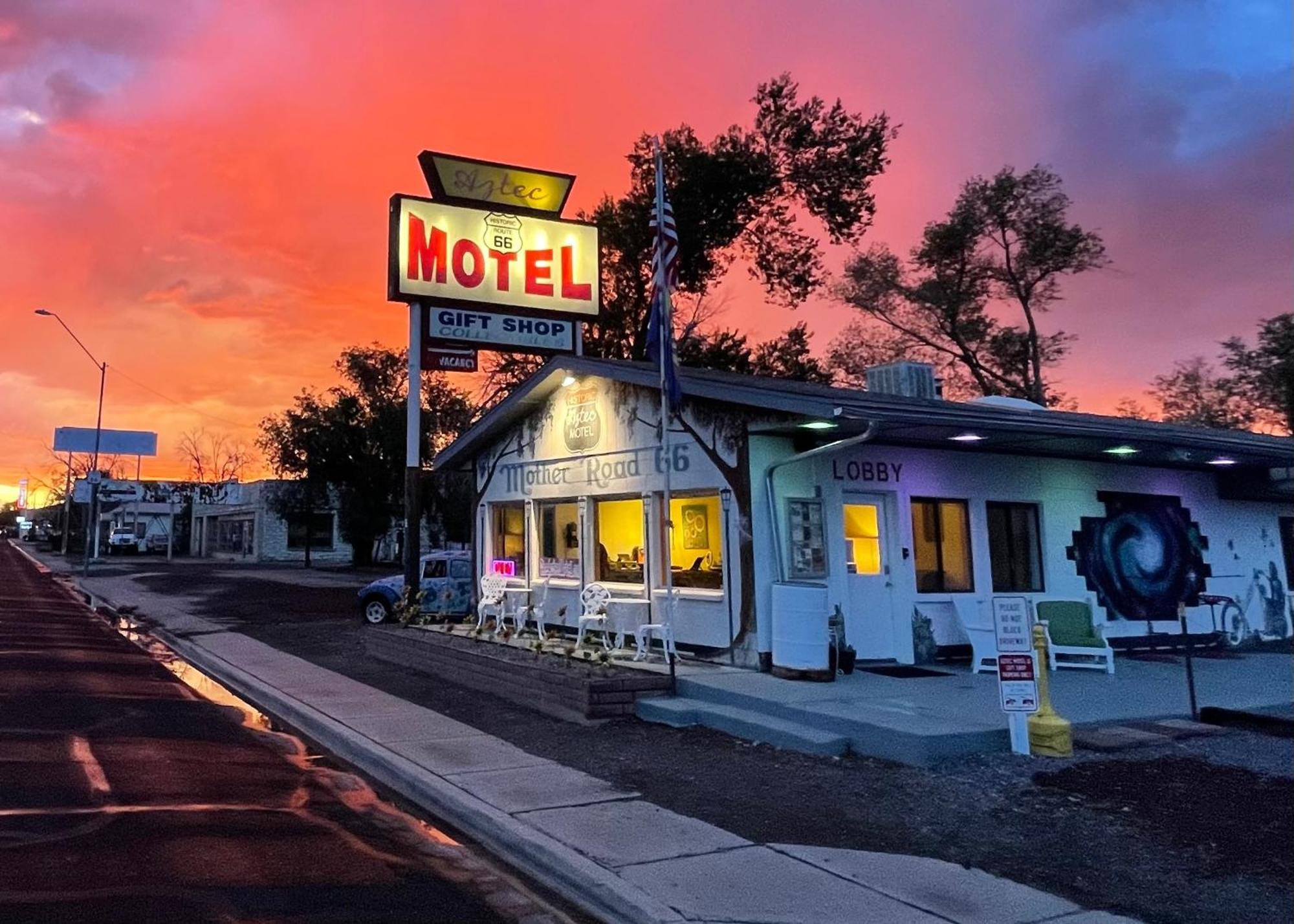 The Aztec Motel & Creative Space Seligman Exterior foto